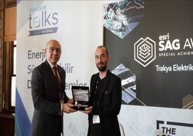 ENERJİDE SÜRDÜRÜLEBİLİR DİJİTAL YÖNTEMLER ETKİNLİĞİNDE,  TREDAŞ’a ÖDÜLÜ TAKDİM EDİLDİ