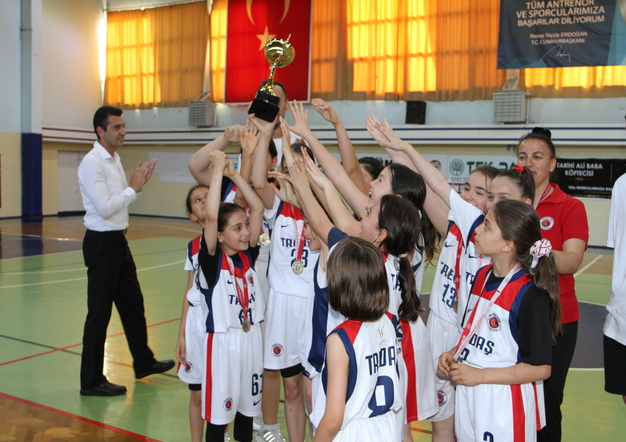 IC VAKFI TREDAŞ SPOR KIZ TAKIMI NAMAĞLUP ŞAMPİYON